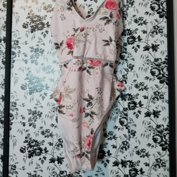 Swimsuit - Picture 2 of 3